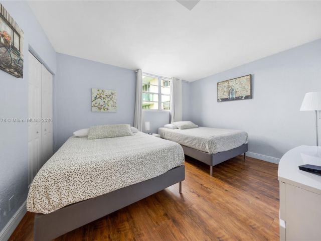 1-bedroom condo for sale in Hollywood - 3801 S Ocean Dr 15R - MondialRealty