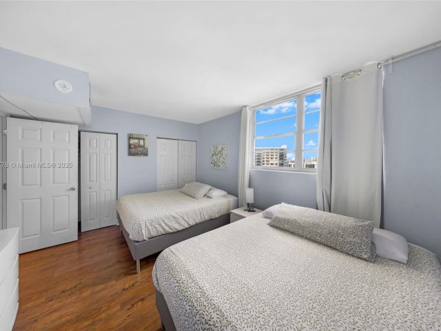 1-bedroom condo for sale in Hollywood - 3801 S Ocean Dr 15R - MondialRealty