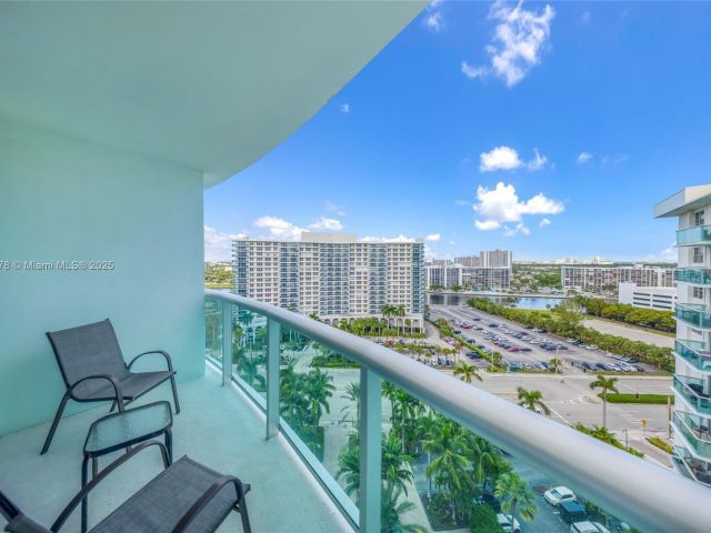 1-bedroom condo for sale in Hollywood - 3801 S Ocean Dr 15R - MondialRealty