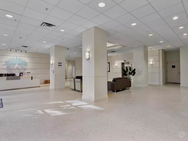 1-bedroom condo for sale in Hollywood - 4001 S Ocean Dr 7H - MondialRealty