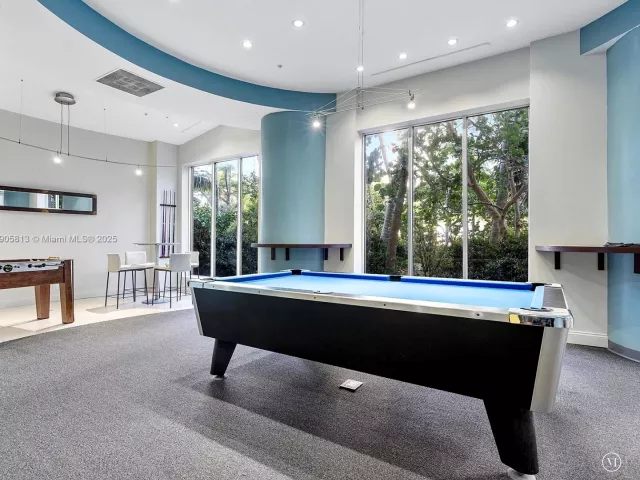 1-bedroom condo for sale in Hollywood - 4001 S Ocean Dr 7H - MondialRealty