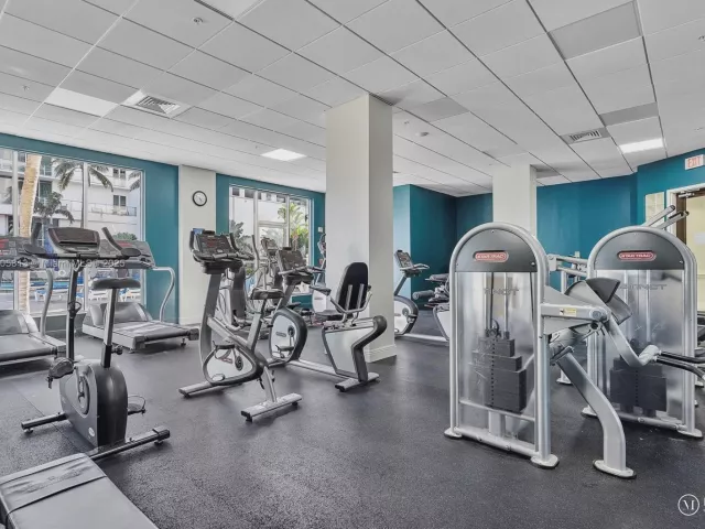 1-bedroom condo for sale in Hollywood - 4001 S Ocean Dr 7H - MondialRealty