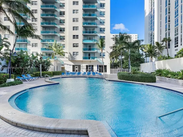 1-bedroom condo for sale in Hollywood - 4001 S Ocean Dr 7H - MondialRealty