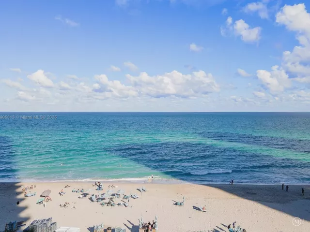 1-bedroom condo for sale in Hollywood - 4001 S Ocean Dr 7H - MondialRealty