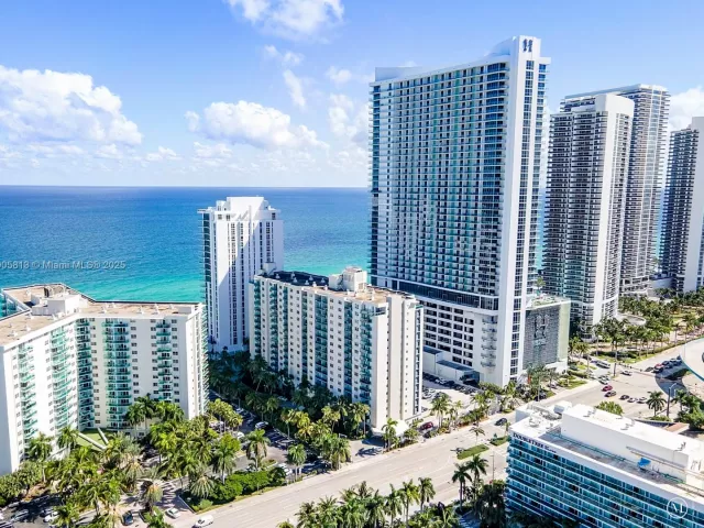 1-bedroom condo for sale in Hollywood - 4001 S Ocean Dr 7H - MondialRealty