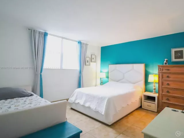 1-bedroom condo for sale in Hollywood - 4001 S Ocean Dr 7H - MondialRealty