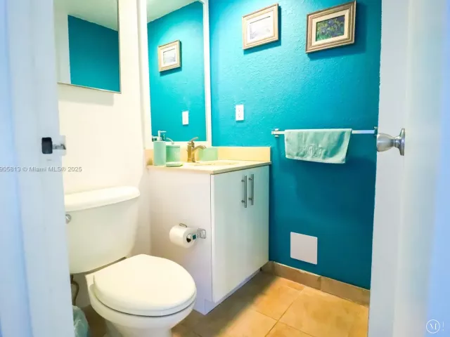 1-bedroom condo for sale in Hollywood - 4001 S Ocean Dr 7H - MondialRealty