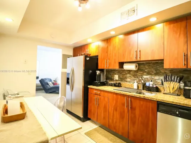1-bedroom condo for sale in Hollywood - 4001 S Ocean Dr 7H - MondialRealty