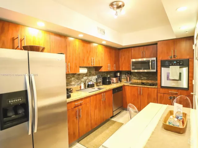 1-bedroom condo for sale in Hollywood - 4001 S Ocean Dr 7H - MondialRealty