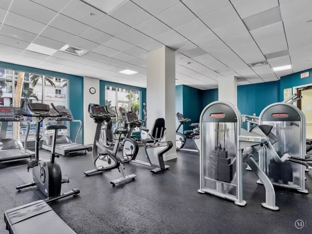 1-bedroom condo for sale in Hollywood - 4001 S Ocean Dr 7H - MondialRealty