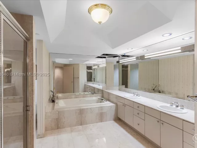 2-bedroom condo for rent in Aventura - 2000 Island Blvd 609 - MondialRealty