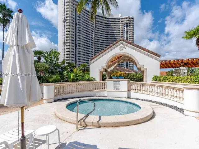 2-bedroom condo for rent in Aventura - 2000 Island Blvd 609 - MondialRealty