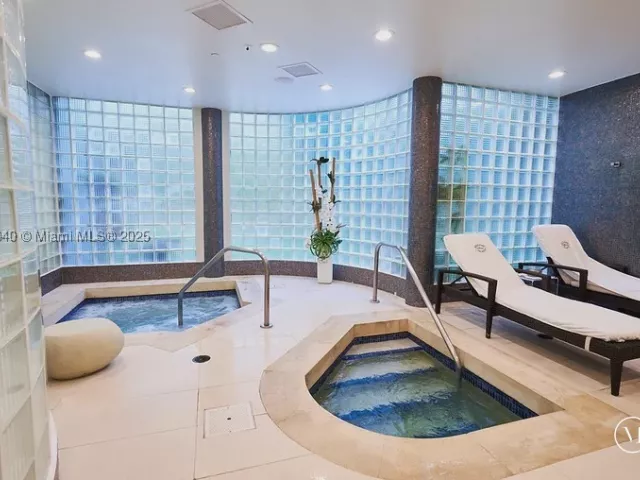 2-bedroom condo for rent in Aventura - 2000 Island Blvd 609 - MondialRealty