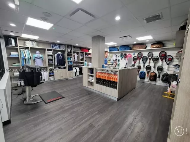 2-bedroom condo for rent in Aventura - 2000 Island Blvd 609 - MondialRealty
