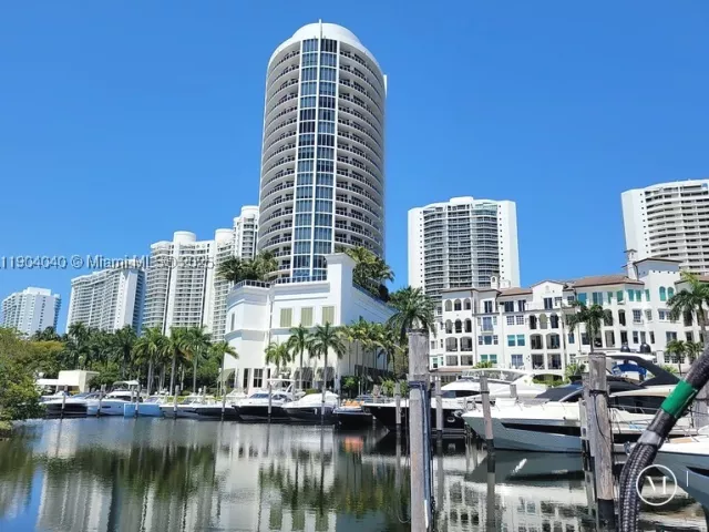 2-bedroom condo for rent in Aventura - 2000 Island Blvd 609 - MondialRealty