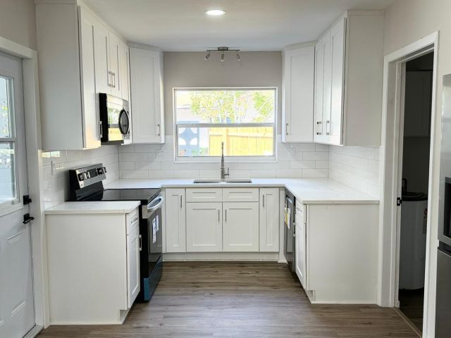 Home for sale at 2008 NW 10th Avenue - photo 6730326