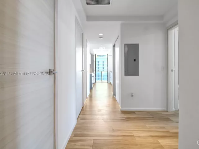 3-bedroom condo for sale in Miami - 801 S Miami Ave 4309 - MondialRealty