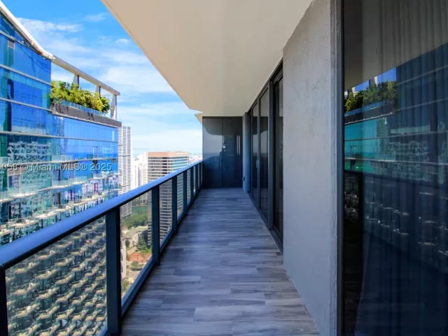 3-bedroom condo for sale in Miami - 801 S Miami Ave 4309 - MondialRealty