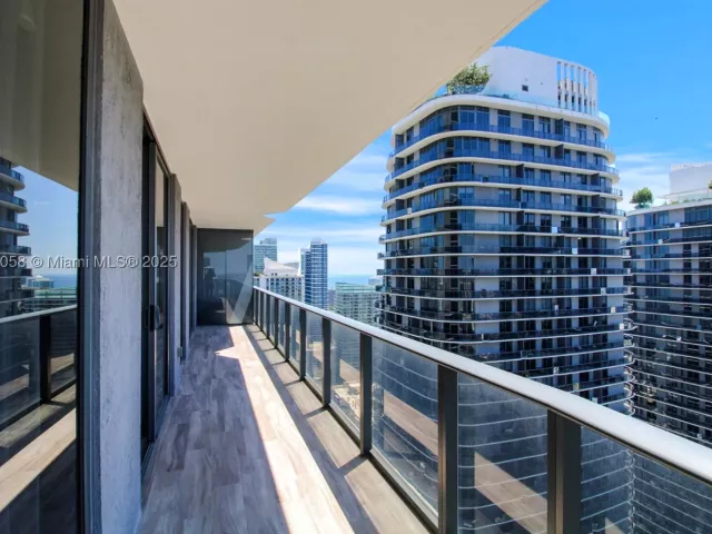3-bedroom condo for sale in Miami - 801 S Miami Ave 4309 - MondialRealty