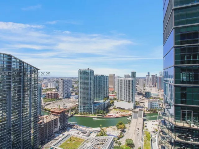3-bedroom condo for sale in Miami - 801 S Miami Ave 4309 - MondialRealty
