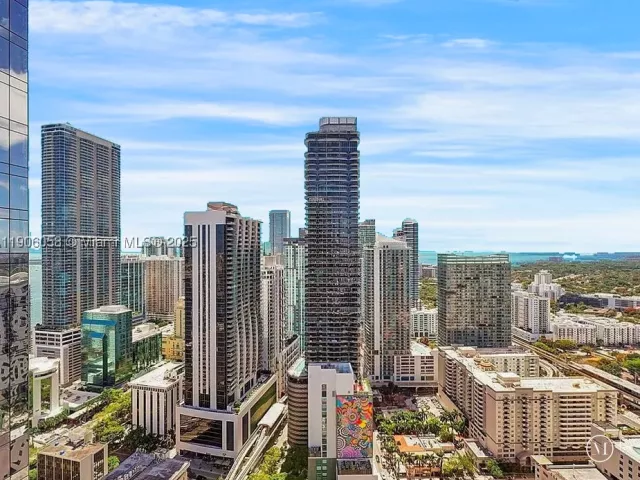 3-bedroom condo for sale in Miami - 801 S Miami Ave 4309 - MondialRealty