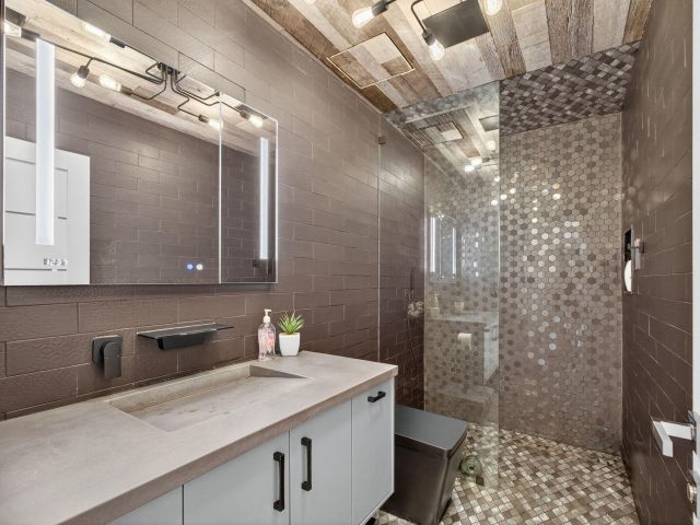 Home for sale at 535 36th Street - photo 6799581