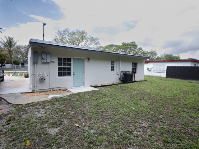 3-bedroom home for sale in Miami Gardens - 2310 W Bunche Park Dr - MondialRealty