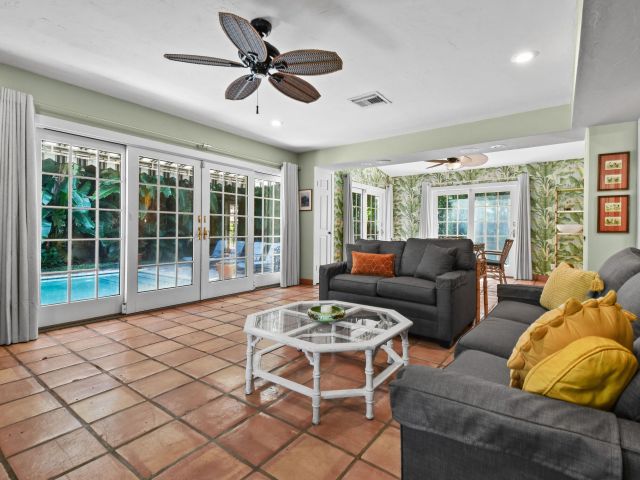 Home for rent at 194 Almeria Road - photo 6728183