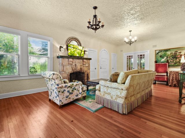 Home for rent at 194 Almeria Road - photo 6728191