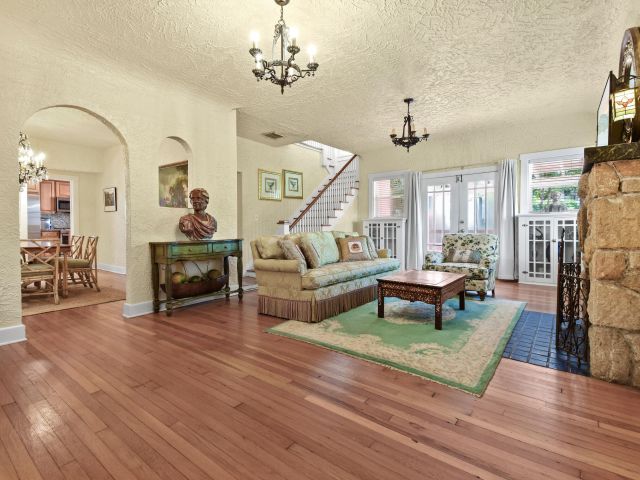 Home for rent at 194 Almeria Road - photo 6728193