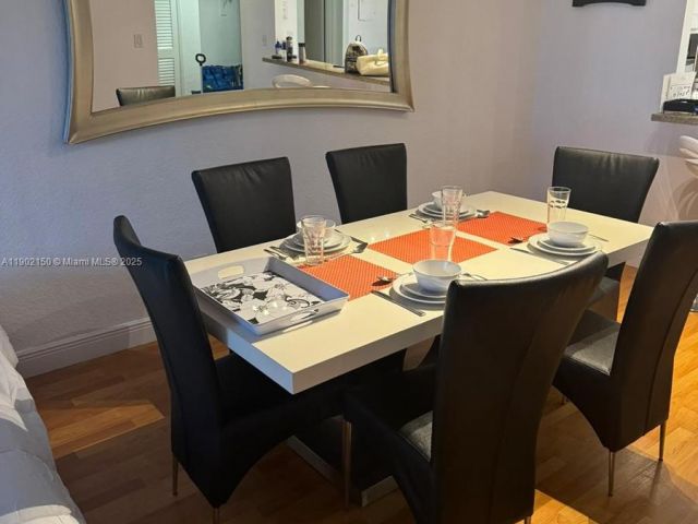 1-bedroom condo for sale in Sunny Isles Beach - 19370 Collins Ave 206 - MondialRealty