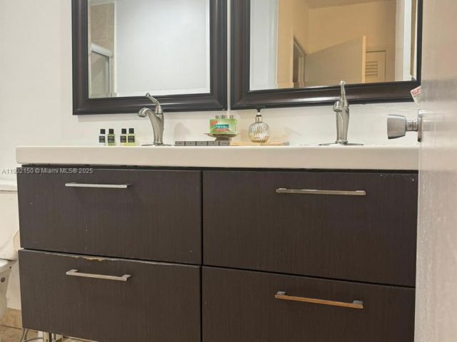 1-bedroom condo for sale in Sunny Isles Beach - 19370 Collins Ave 206 - MondialRealty