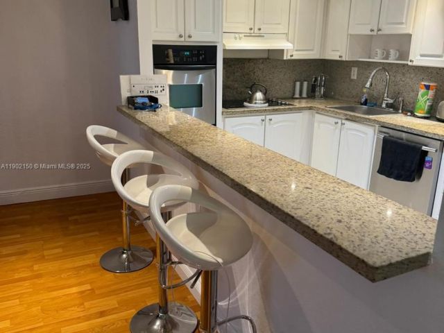 1-bedroom condo for sale in Sunny Isles Beach - 19370 Collins Ave 206 - MondialRealty