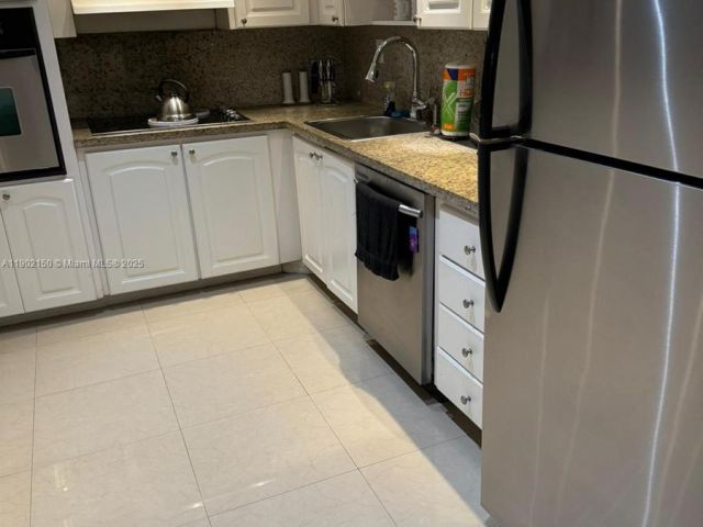 1-bedroom condo for sale in Sunny Isles Beach - 19370 Collins Ave 206 - MondialRealty