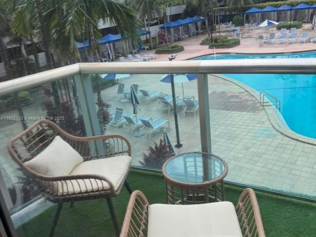 1-bedroom condo for sale in Sunny Isles Beach - 19370 Collins Ave 206 - MondialRealty