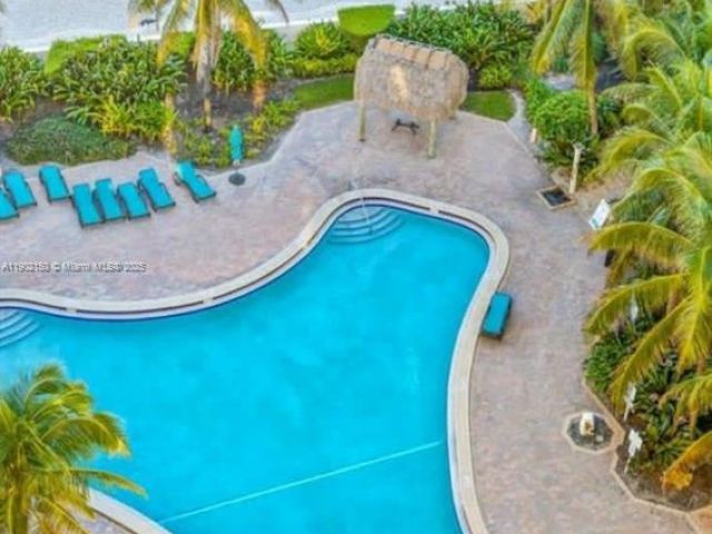 1-bedroom condo for sale in Sunny Isles Beach - 19370 Collins Ave 206 - MondialRealty