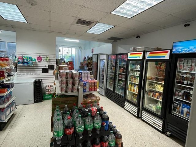 1-bedroom condo for sale in Sunny Isles Beach - 19370 Collins Ave 206 - MondialRealty