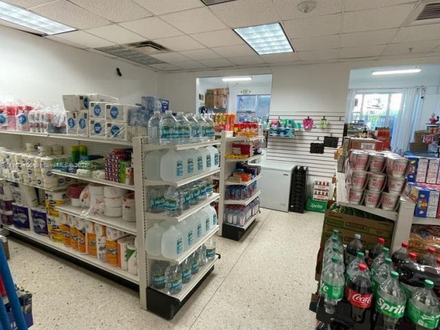 1-bedroom condo for sale in Sunny Isles Beach - 19370 Collins Ave 206 - MondialRealty