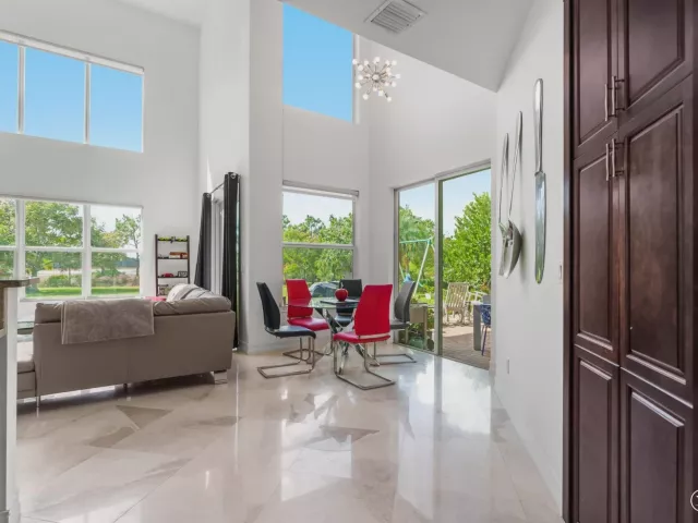 5-bedroom home for sale in West Palm Beach - 7797 Maywood Crest Drive - MondialRealty