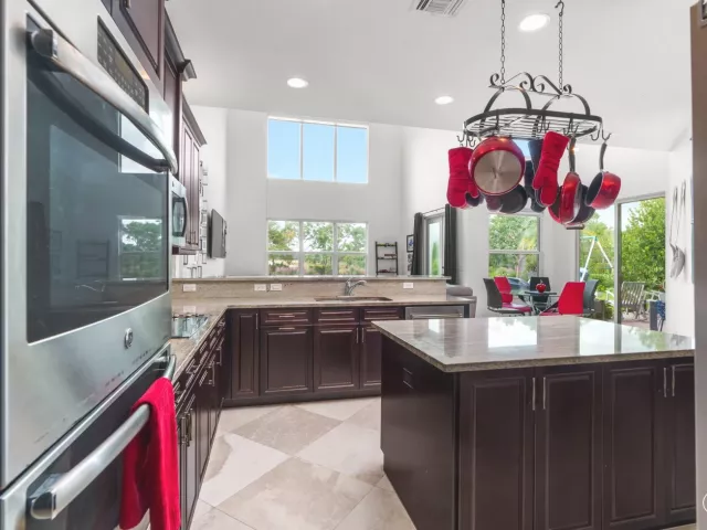 5-bedroom home for sale in West Palm Beach - 7797 Maywood Crest Drive - MondialRealty