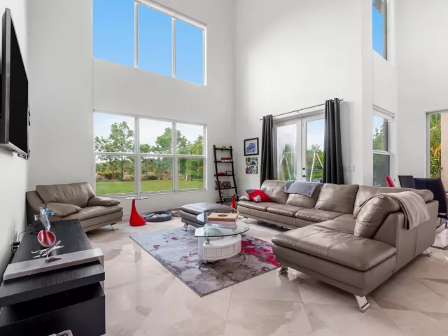 5-bedroom home for sale in West Palm Beach - 7797 Maywood Crest Drive - MondialRealty