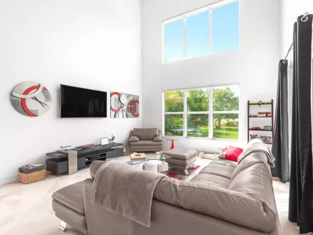 5-bedroom home for sale in West Palm Beach - 7797 Maywood Crest Drive - MondialRealty