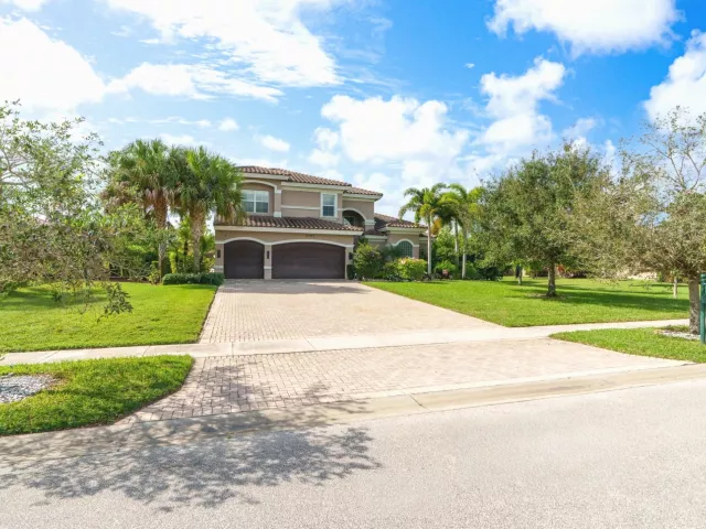 5-bedroom home for sale in West Palm Beach - 7797 Maywood Crest Drive - MondialRealty