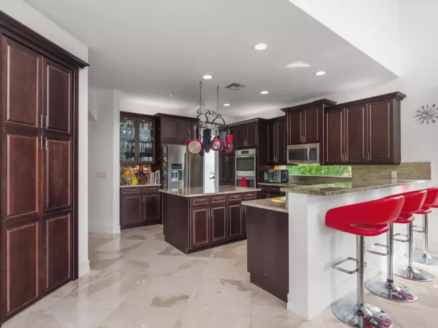 5-bedroom home for sale in West Palm Beach - 7797 Maywood Crest Drive - MondialRealty