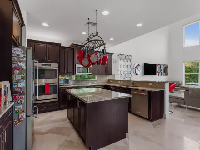 5-bedroom home for sale in West Palm Beach - 7797 Maywood Crest Drive - MondialRealty