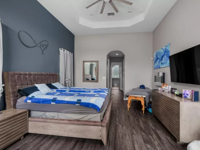 5-bedroom home for sale in West Palm Beach - 7797 Maywood Crest Drive - MondialRealty