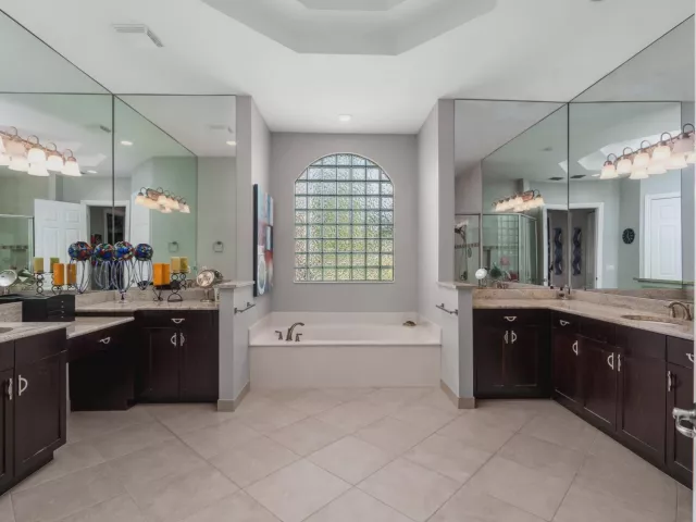 5-bedroom home for sale in West Palm Beach - 7797 Maywood Crest Drive - MondialRealty