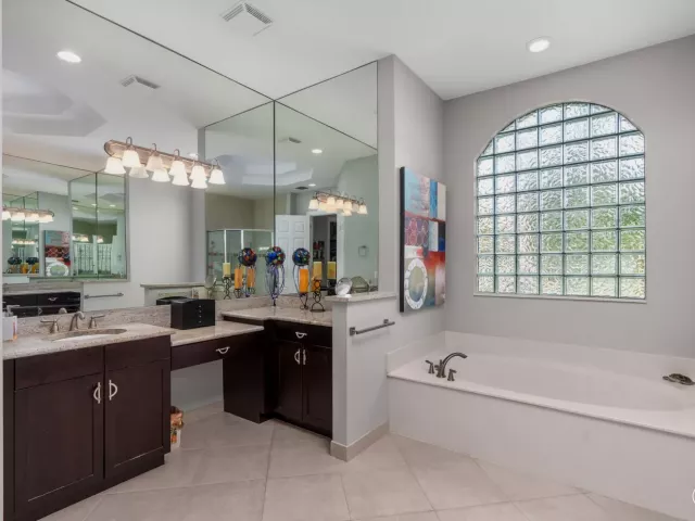 5-bedroom home for sale in West Palm Beach - 7797 Maywood Crest Drive - MondialRealty
