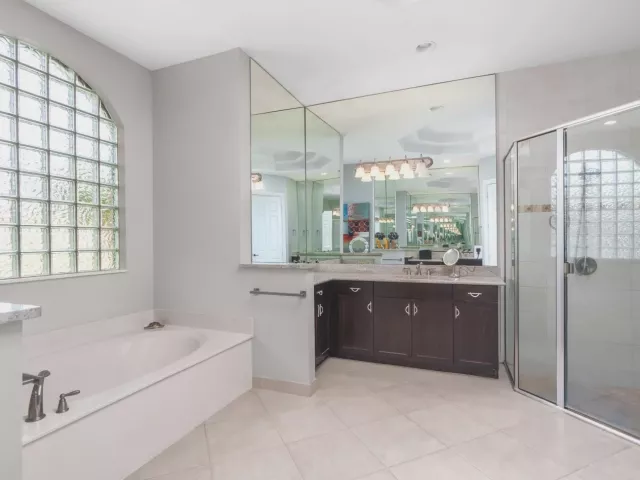 5-bedroom home for sale in West Palm Beach - 7797 Maywood Crest Drive - MondialRealty