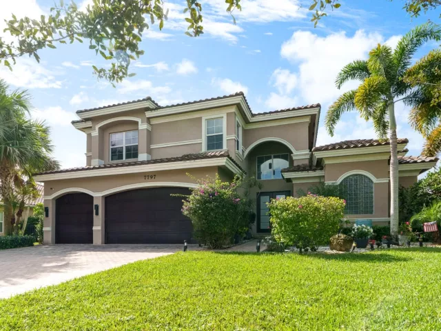 5-bedroom home for sale in West Palm Beach - 7797 Maywood Crest Drive - MondialRealty